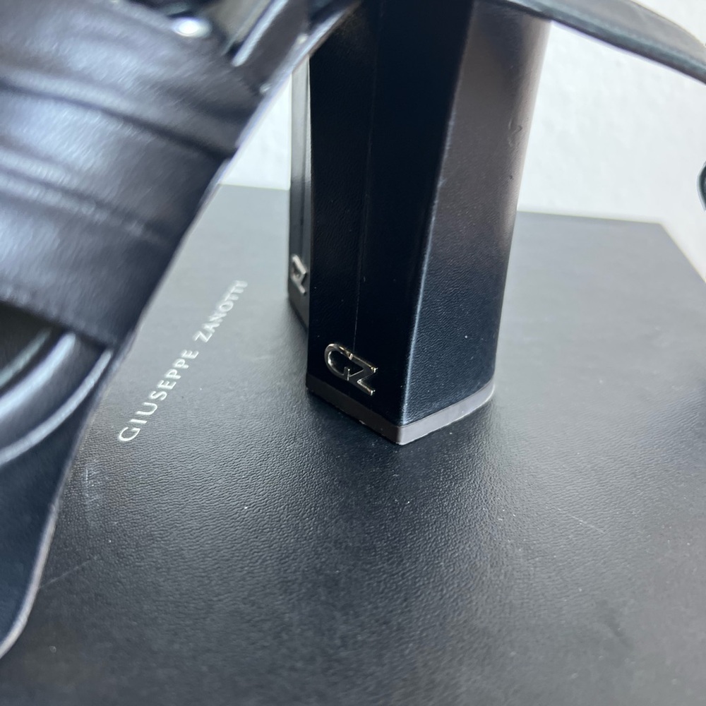 Women's Black Leather Heels. Guezeppe Zanotti . Grate condition.